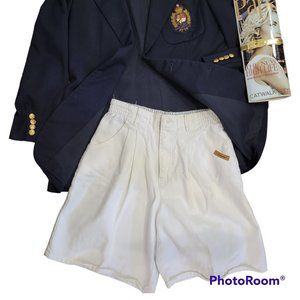 VINTAGE white mom style pleated shorts, size 6, 100% cotton